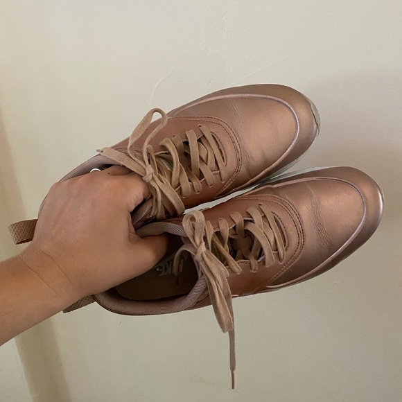 Nike Women's Air Max Thea SE Premium Rose Gold Sneakers Metallic Red Bronze - Picture 5 of 8
